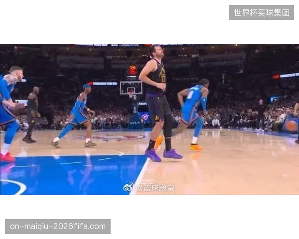 东契奇腿筋伤势比预期更严重，湖人季后赛将面临缺少核心发动机的困境，进攻发起重担完全压至詹姆斯。